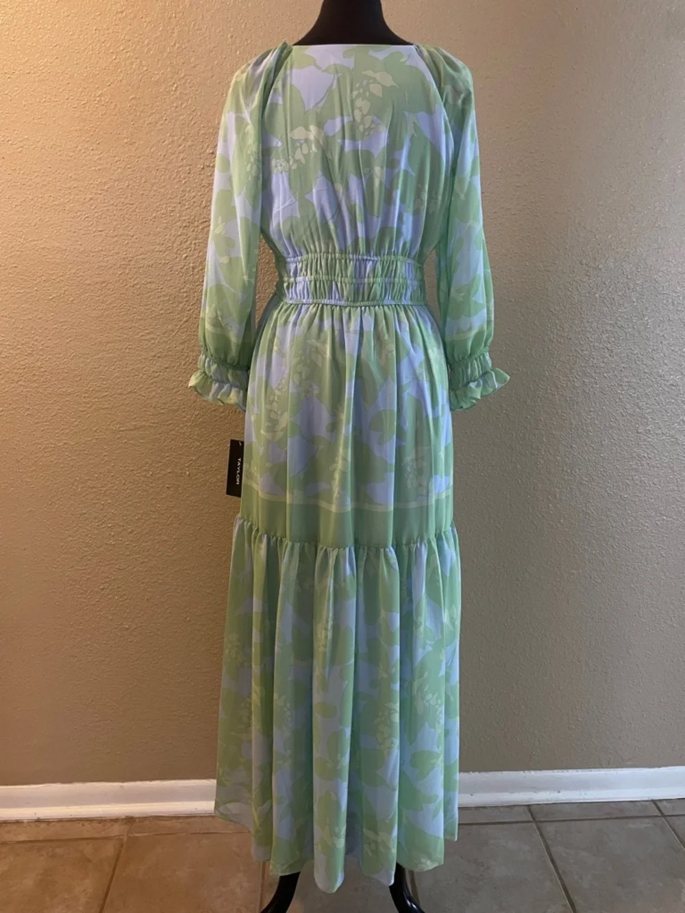 Taylor Chiffon Pastel Mint & Lilac Floral V-Neck Maxi Dress Long Sleeve Size 4 - Picture 6 of 14